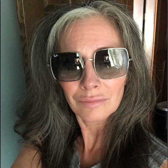 Meet your Posher, Carla - Picture 2 of 3